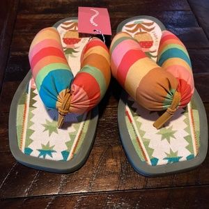 Farm Rio Pineapple Flip Flop Thong Sandals Size 8